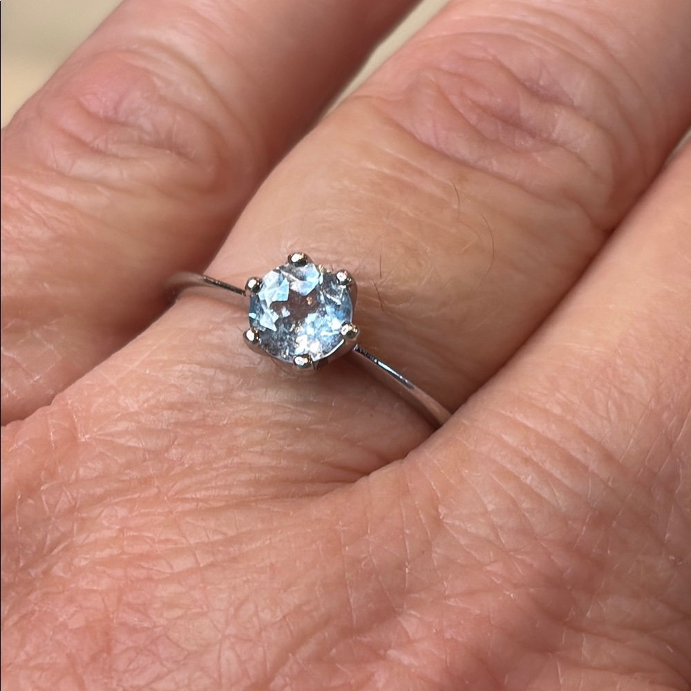 Elegant 925 Silver Ring with Round Gemstone. Size 8  Color Blue  Pre-owned